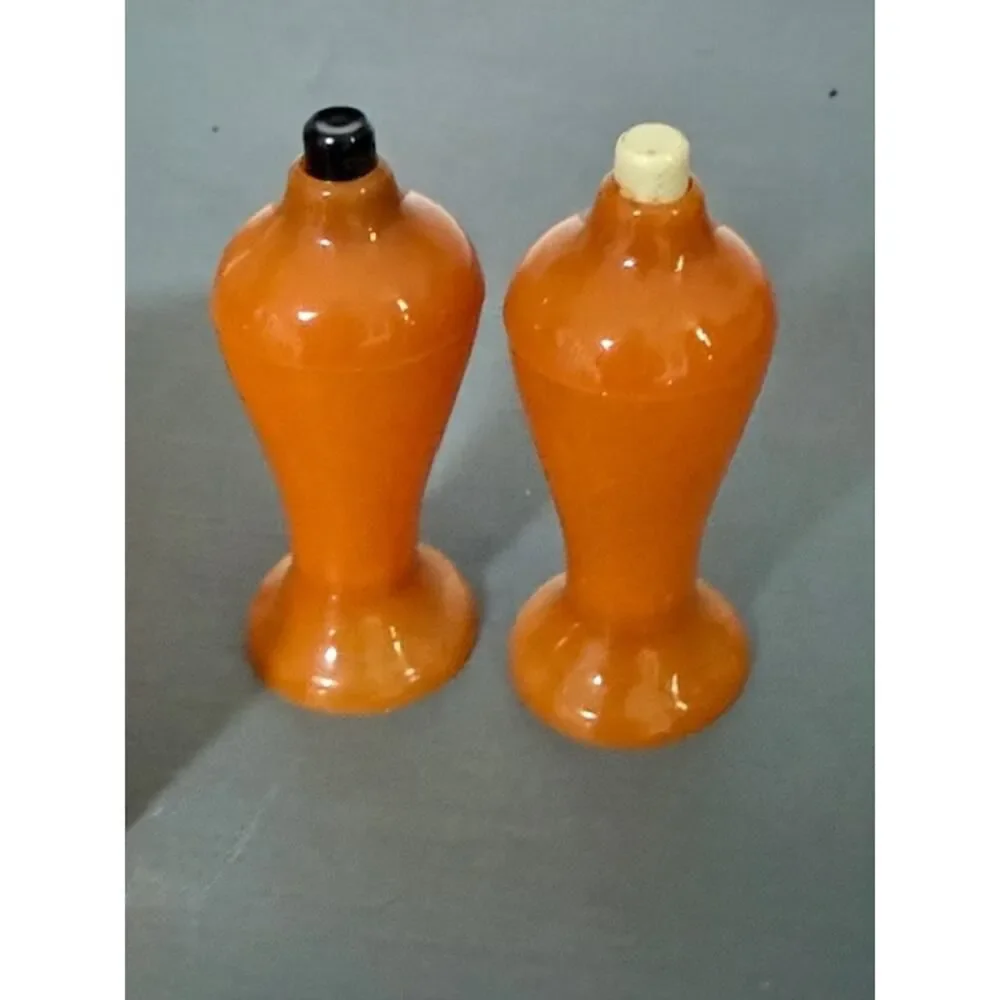 Vitnage Mid Century Modern Art Deco Carvanite Salt and Pepper Shakers Amber MCM